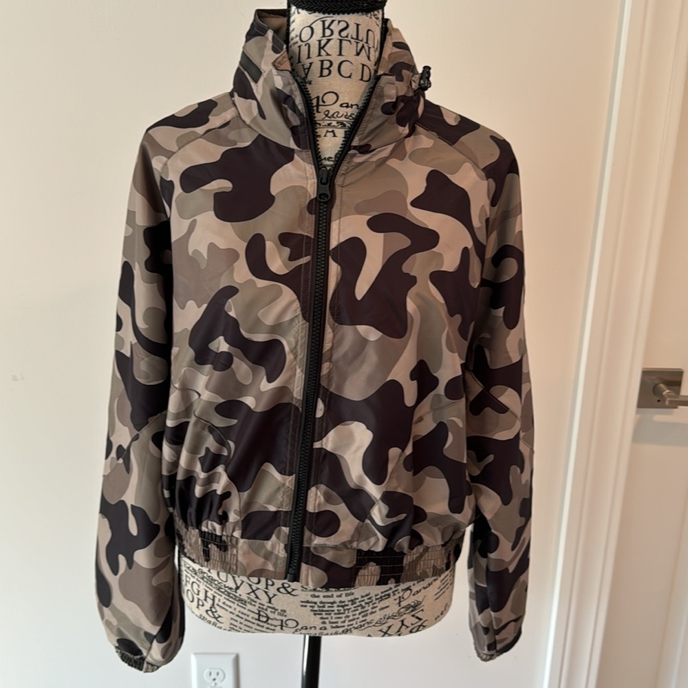 BLANC NOIR Camo Cropped Wind Jacket